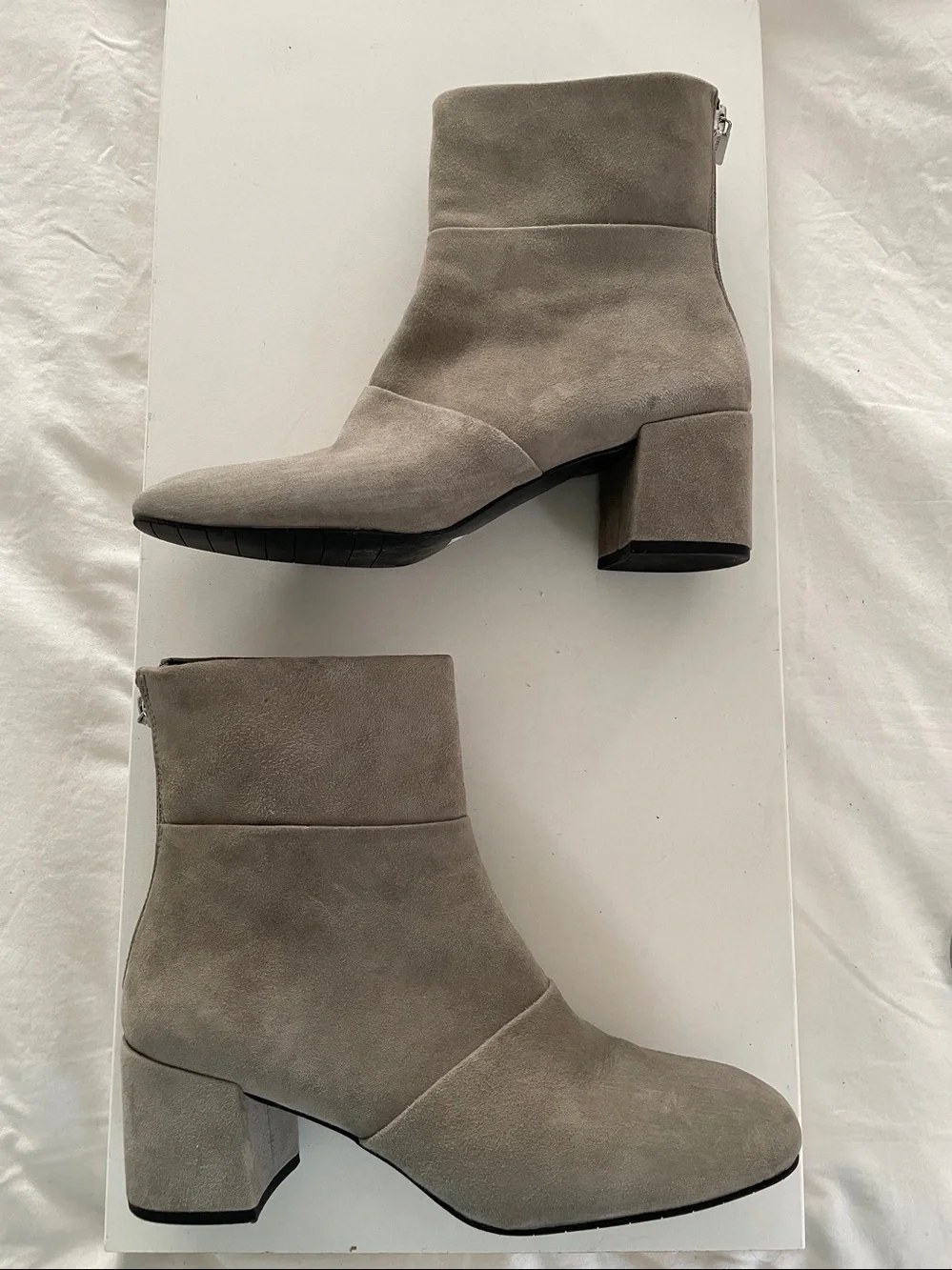 Kenneth Cole Genuine Suede Leather Ankle Boots Booties Lt. Grey Block Heel
